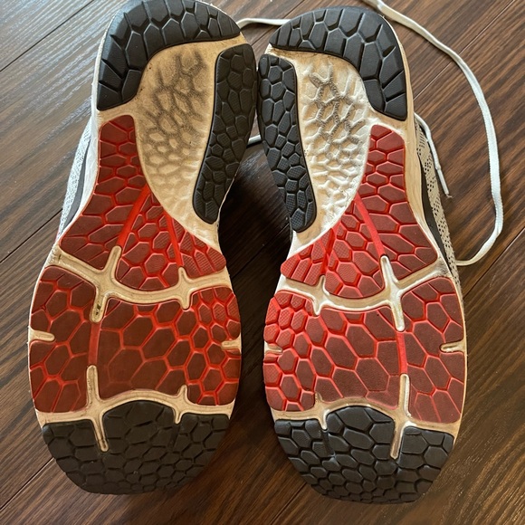 New Balance (fresh foam 880 v11) Running Shoes - Picture 3 of 6